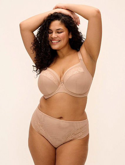 Фото Удобный бюстгальтер на большой размер груди Elomi